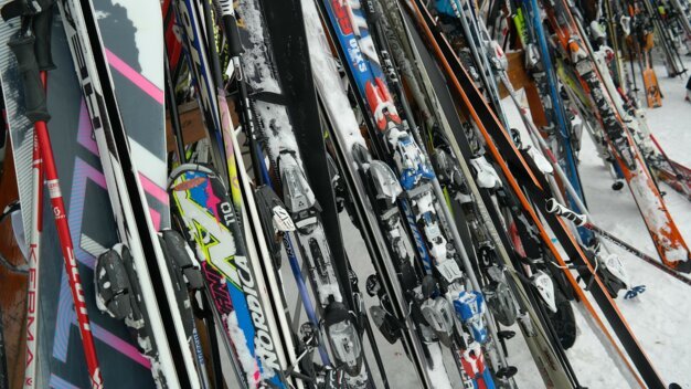 Entretien du ski : farts skis et snowboards