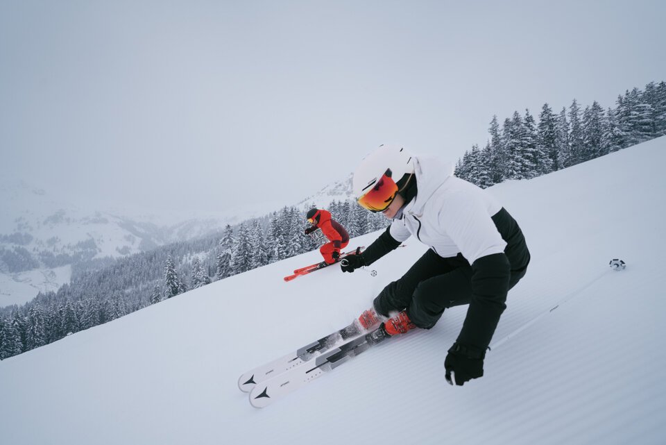 © INTERSPORT International Corporation GmbH Two skiers on a snowy slope. | © INTERSPORT International Corporation GmbH