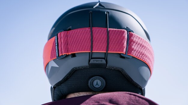 © IIC - INTERSPORT International Corporation GmbH Back of a ski helmet with goggle strap | © IIC - INTERSPORT International Corporation GmbH