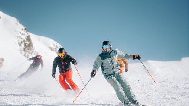 INTERSPORT Rent Group Skiing Atomic & Helly Hansen