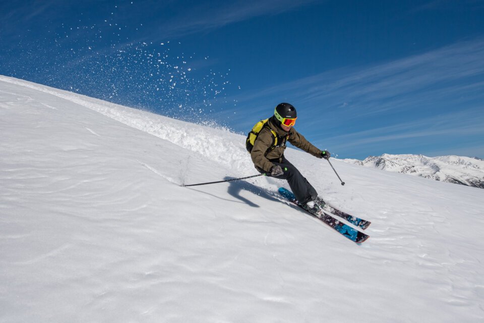 Skiing & ski rental in France | INTERSPORT Rent