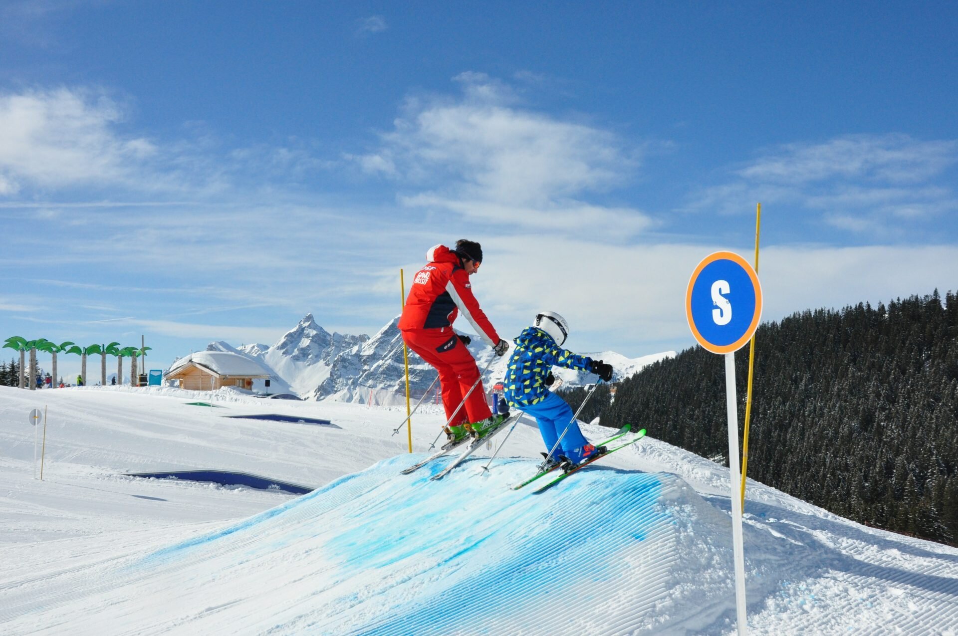 Skiing & ski rental in Les Carroz | INTERSPORT Rent